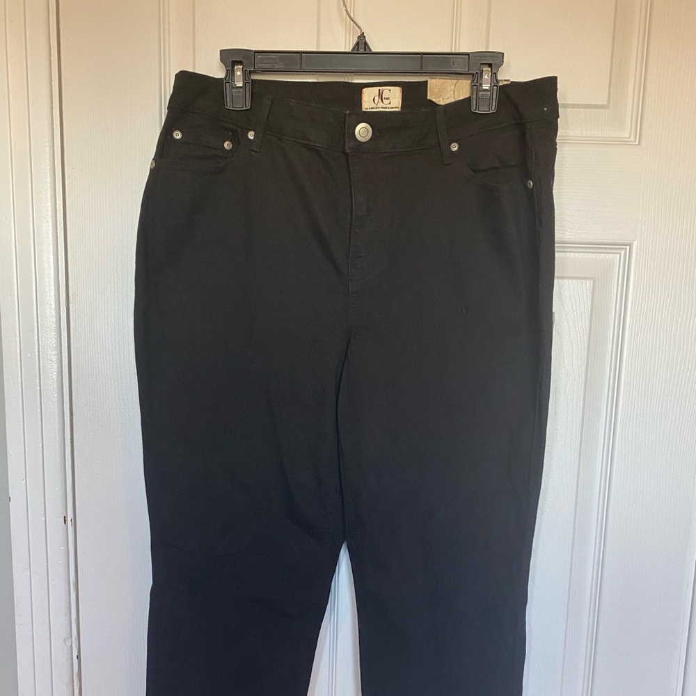 Penningtons Women's Black Jeans
NWT